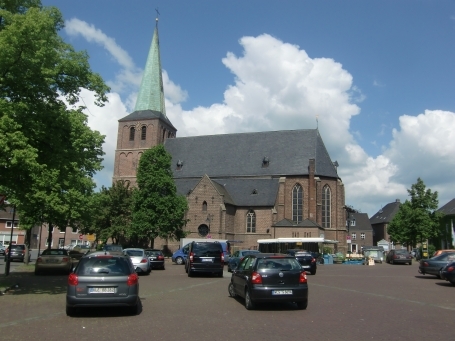 Geldern-Kapellen : Kapellener Markt, kath. Pfarrkirche St. Georg